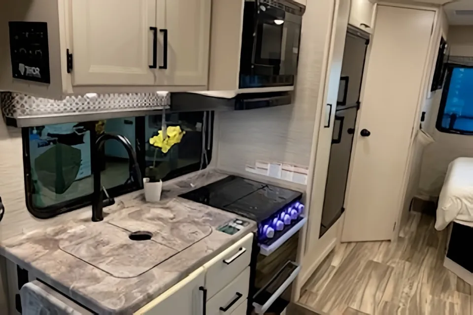 PLR vacations FourWinds 24F Class C motorhome