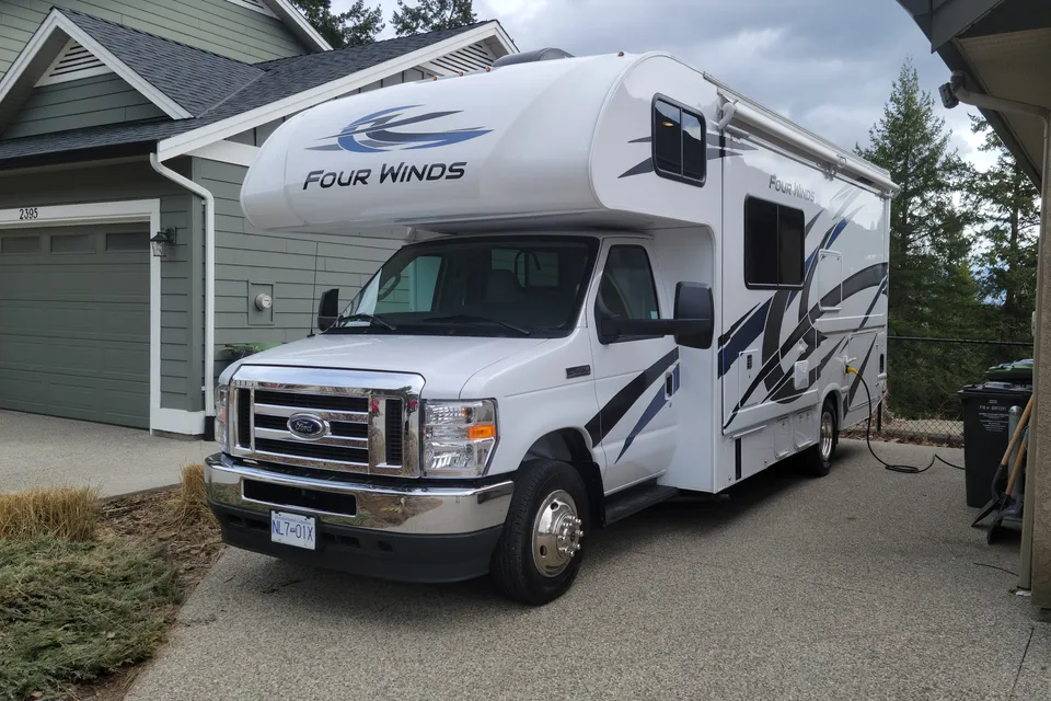 PLR vacations FourWinds 24F Class C motorhome