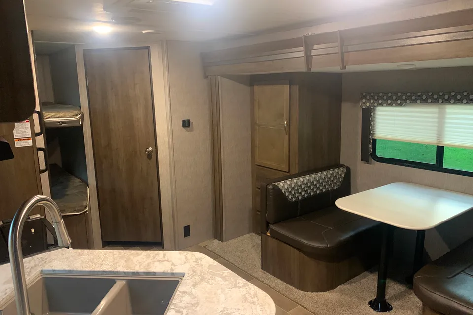 Jenson Coleman 2405BH Travel Trailer