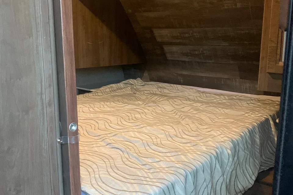 Jenson Coleman 2405BH Travel Trailer