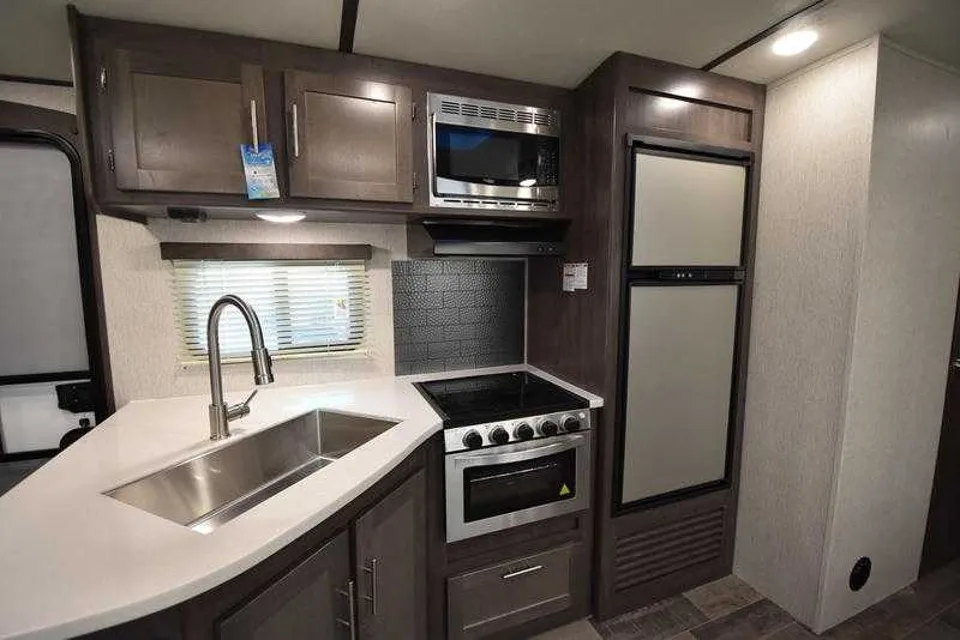 2020 Sunset Trail SS289QB Brand new! Sleeps 10!