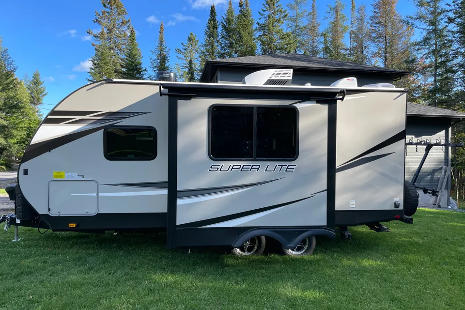 2022 Starcraft Superlite 212FB Travel Trailer