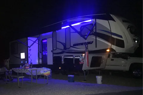  Fully Equipped RV-Perfect for Families or Couples!