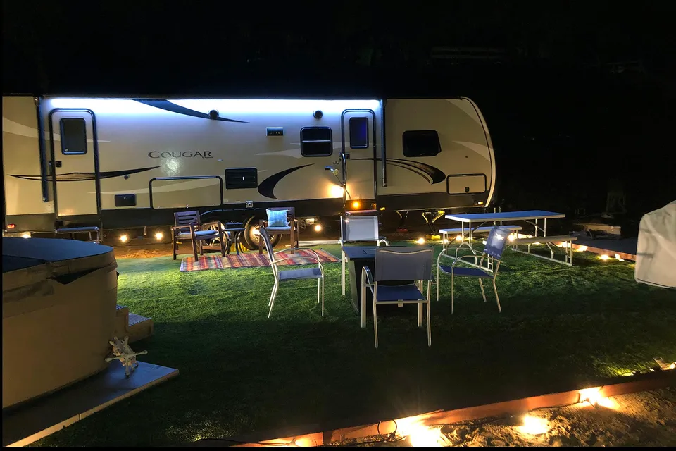 Incredible RV2 Glamping BBQ/Jacuzzi
