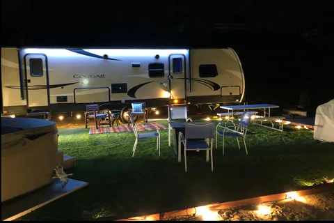 Incredible RV2 Glamping BBQ/Jacuzzi