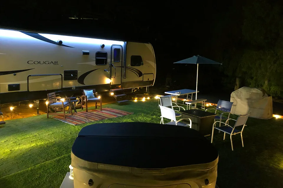 Incredible RV2 Glamping BBQ/Jacuzzi