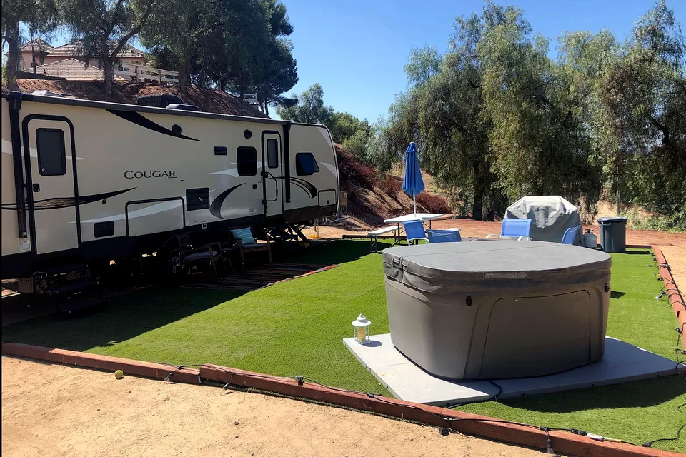 Incredible RV2 Glamping BBQ/Jacuzzi