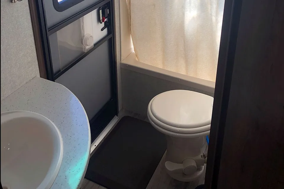 Incredible RV2 Glamping BBQ/Jacuzzi