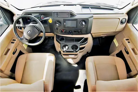 Maggie- 2019 Winnebago Outlook 25j 