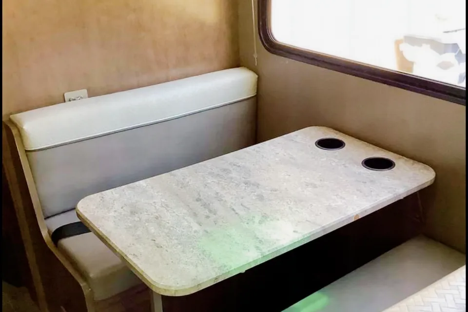 Maggie- 2019 Winnebago Outlook 25j 