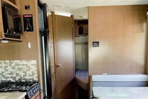 Maggie- 2019 Winnebago Outlook 25j 