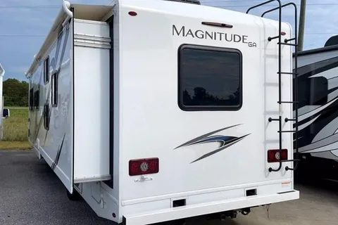 Thor Motor Coach Magnitude BH31 Class C