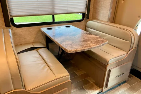 Thor Motor Coach Magnitude BH31 Class C