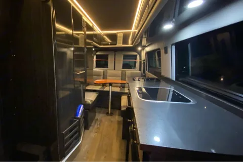 2019 Mercedes 19' Sprinter for Two - Super Clean