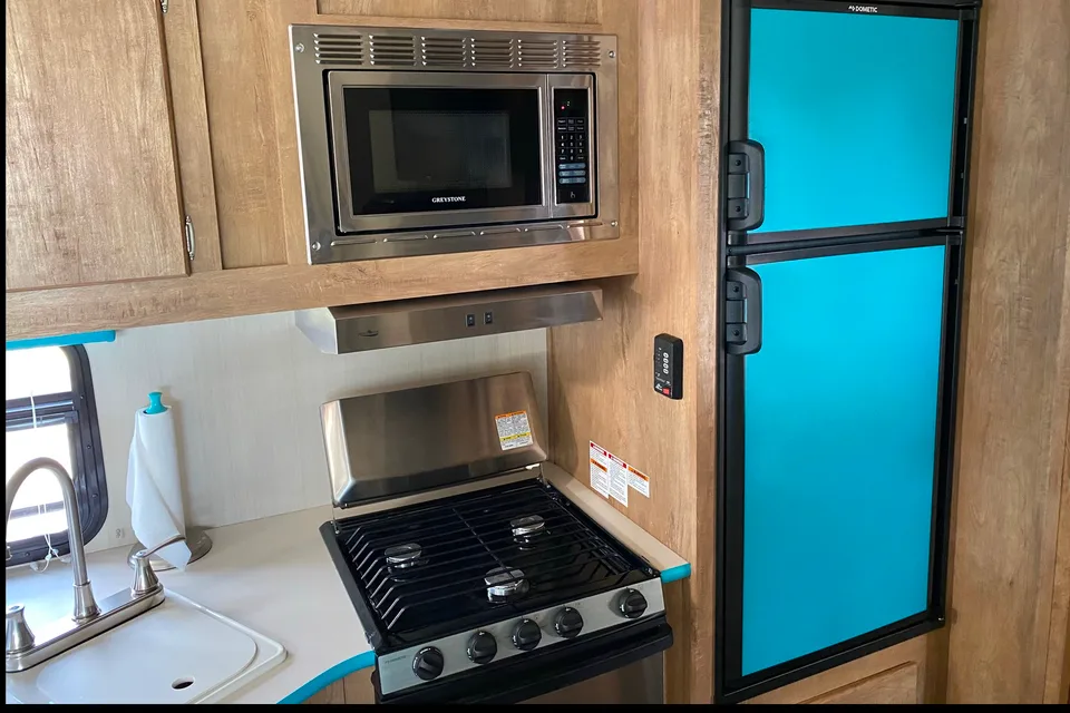 “Verna the Vintage Cruiser” 2019 Gulf Stream 23QBS