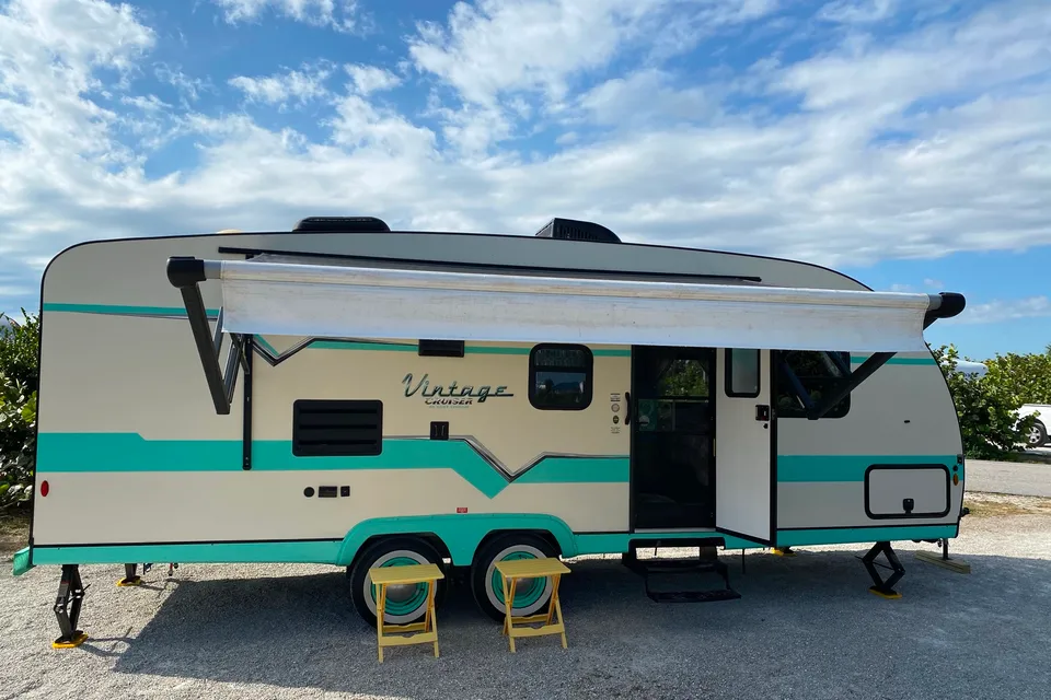 “Verna the Vintage Cruiser” 2019 Gulf Stream 23QBS