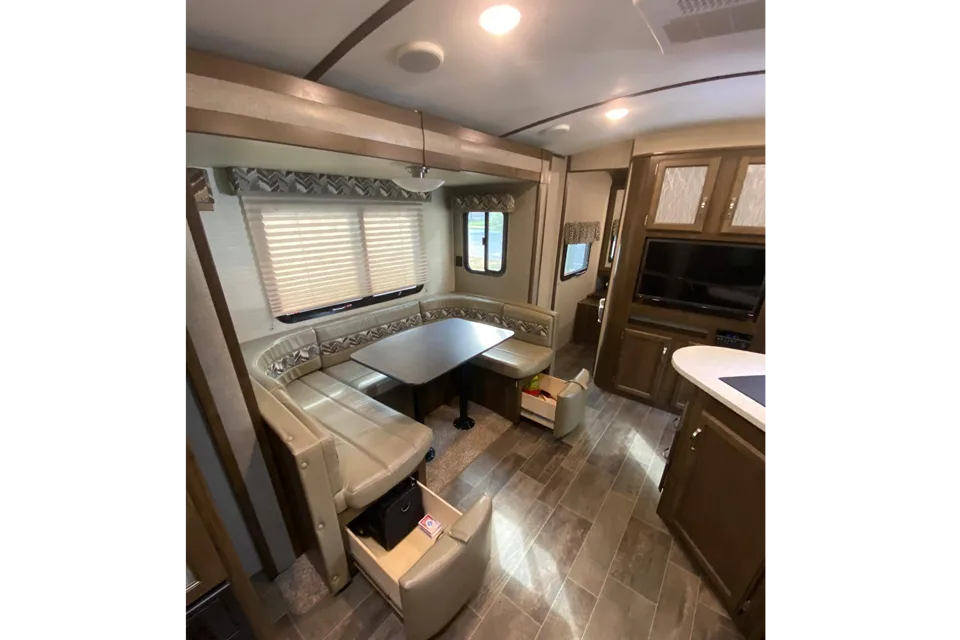 Katinka 's Keystone Bullet Premier 22RBPR Travel Trailer