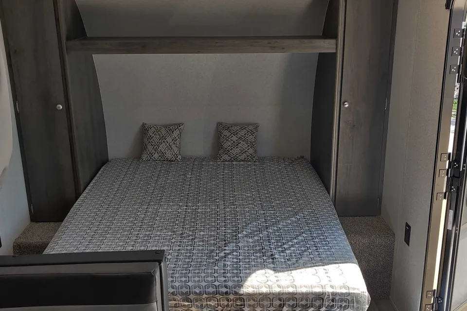  Viking Saga Travel Trailer
