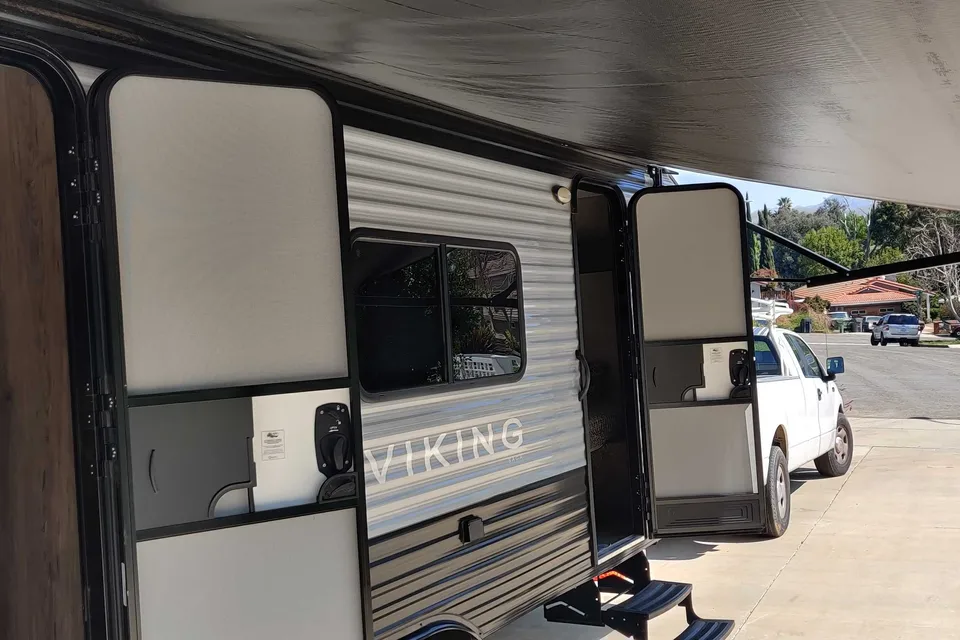  Viking Saga Travel Trailer