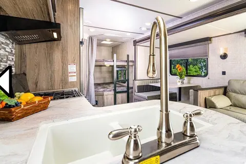 Pearson Family Trailer - Gulf Stream Ultra lite 29BHS 