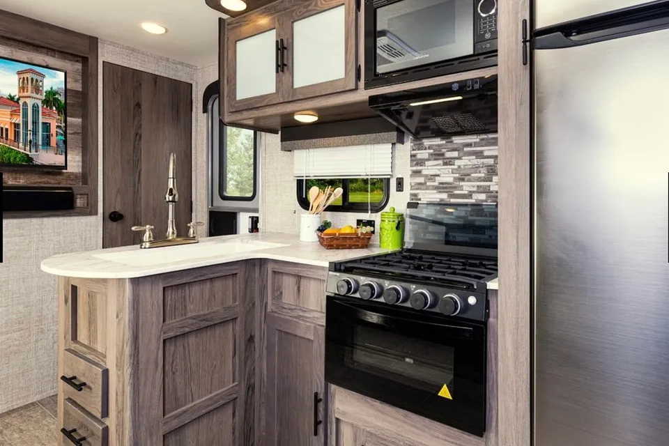Pearson Family Trailer - Gulf Stream Ultra lite 29BHS 
