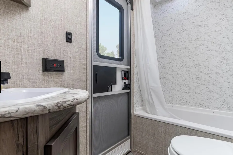 Pearson Family Trailer - Gulf Stream Ultra lite 29BHS 