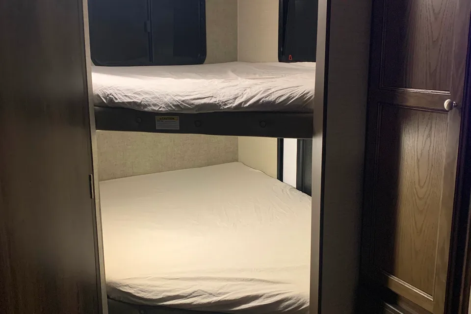 Keystone Bullet 247BHSE  Bunkhouse (half ton towable)