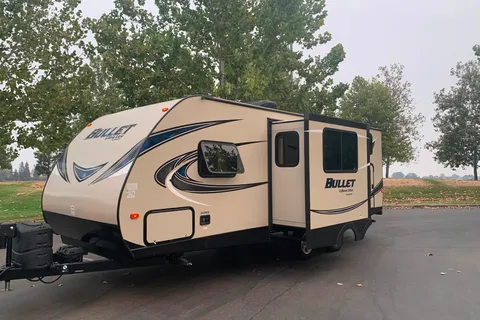 Keystone Bullet 247BHSE  Bunkhouse (half ton towable)