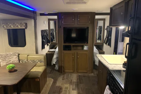 Keystone Bullet 247BHSE  Bunkhouse (half ton towable)