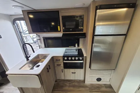 Frank's Family Fun Zone Keystone 2022 Travel Trailer