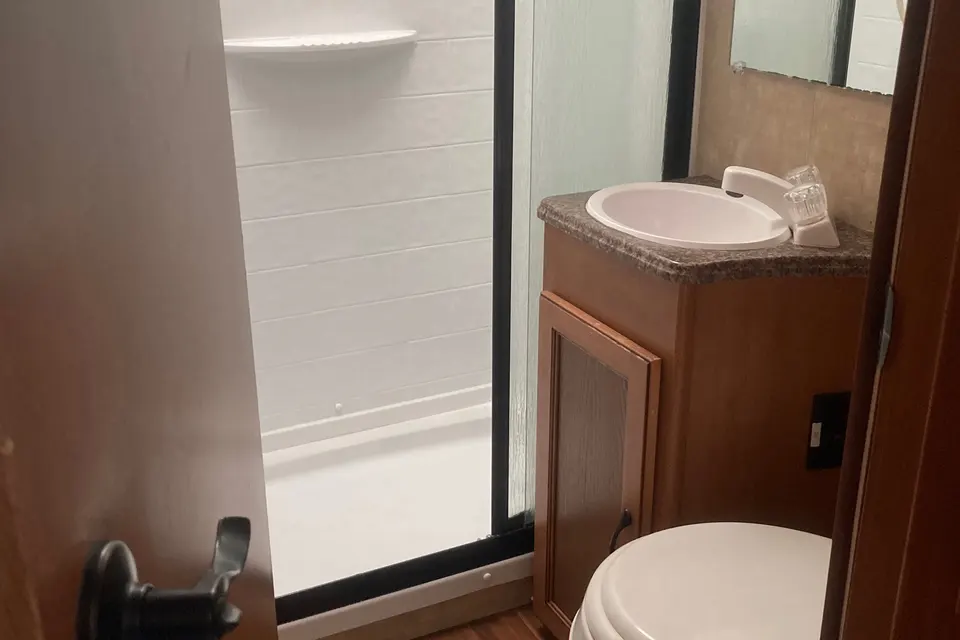 “Scout” the RV “Campin’ Cozy” + WiFi