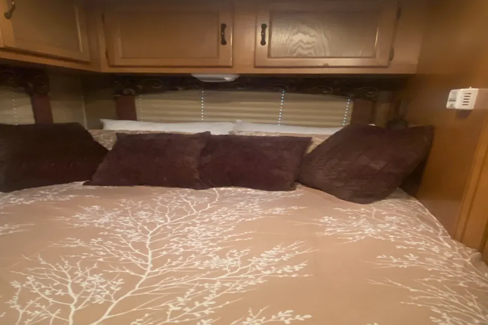 “Scout” the RV “Campin’ Cozy” + WiFi
