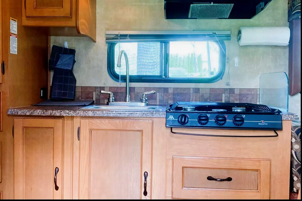 “Scout” the RV “Campin’ Cozy” + WiFi