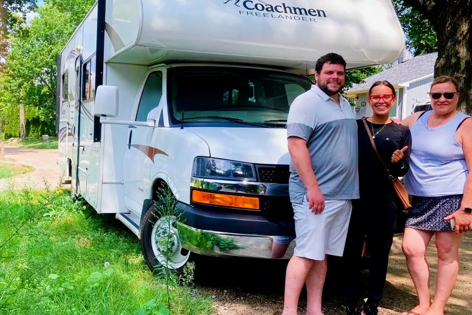 “Scout” the RV “Campin’ Cozy” + WiFi