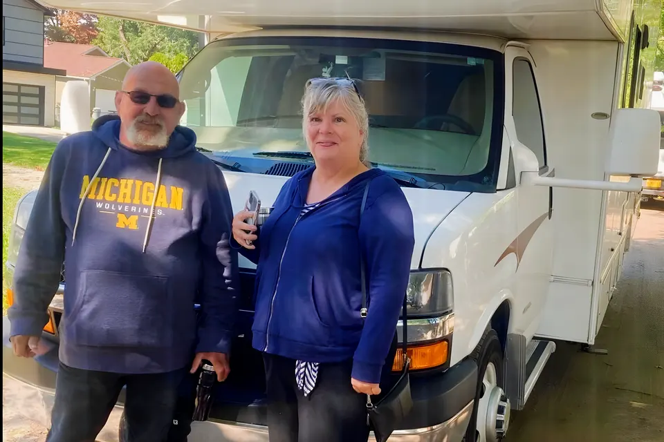 “Scout” the RV “Campin’ Cozy” + WiFi