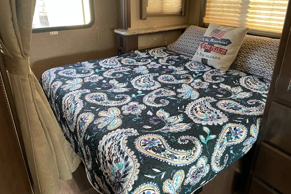 2019 Thor Motor Coach Freedom Elite Class C Delivery Included
