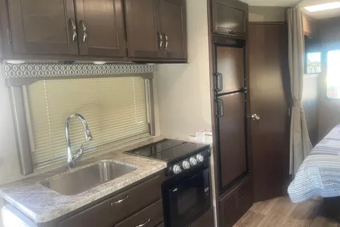 2019 Thor Motor Coach Freedom Elite Class C Delivery Included