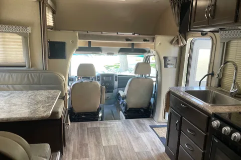 2019 Thor Motor Coach Freedom Elite Class C Delivery Included
