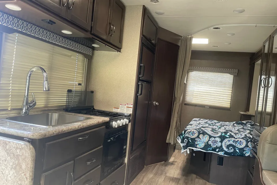 2019 Thor Motor Coach Freedom Elite Class C Delivery Included