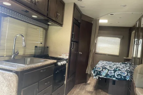 2019 Thor Motor Coach Freedom Elite Class C Delivery Included