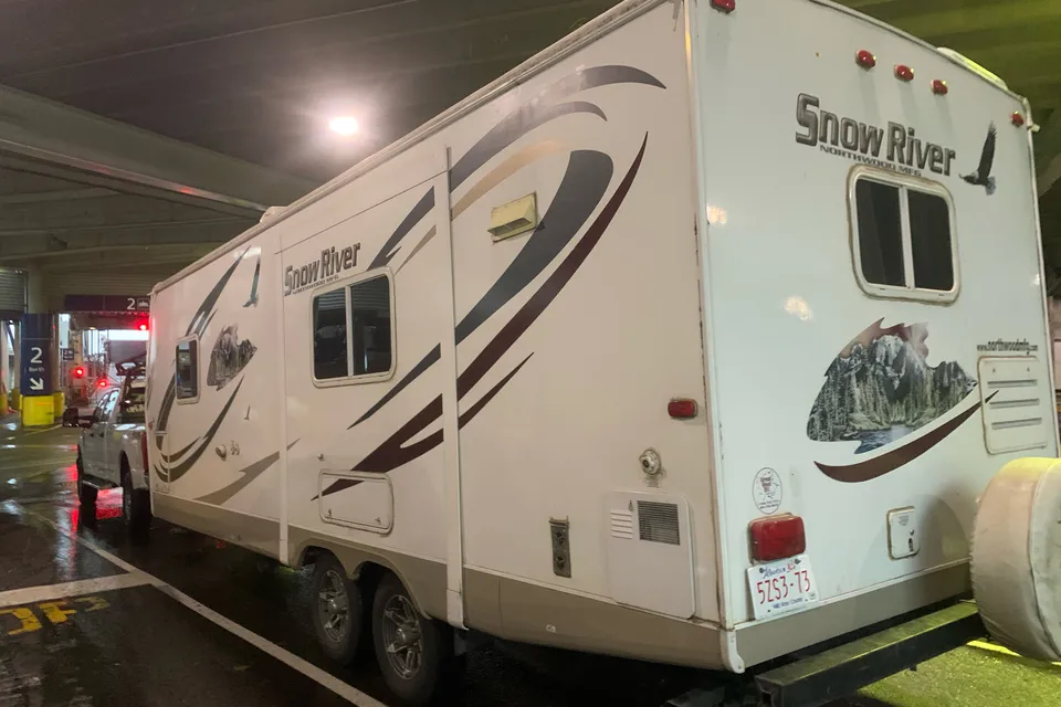 Jessica's 25’ Snow river trailer with 1 slide