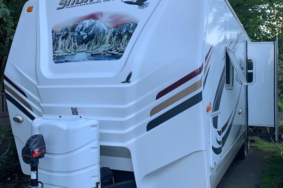Jessica's 25’ Snow river trailer with 1 slide