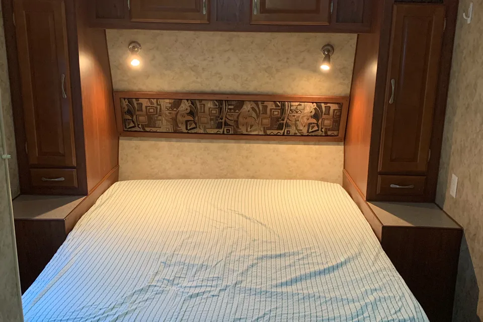 Jessica's 25’ Snow river trailer with 1 slide
