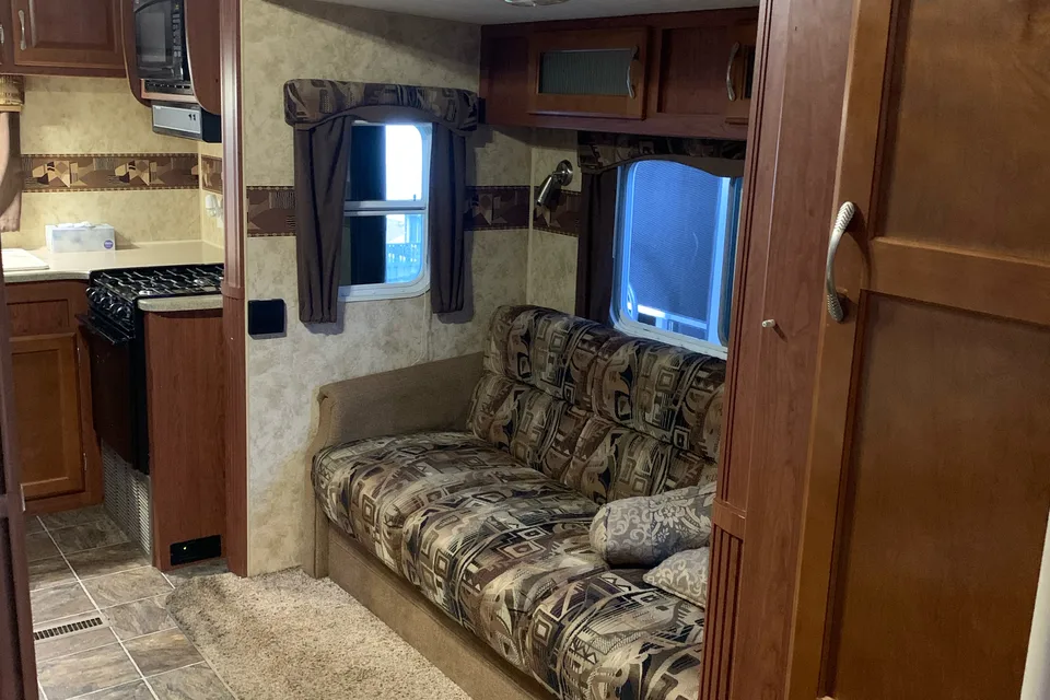 Jessica's 25’ Snow river trailer with 1 slide