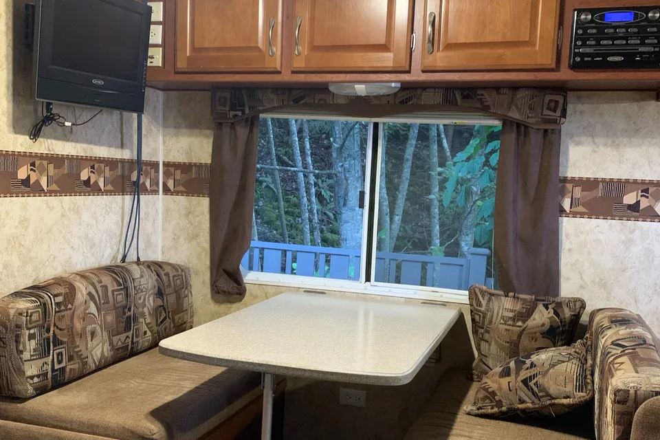 Jessica's 25’ Snow river trailer with 1 slide