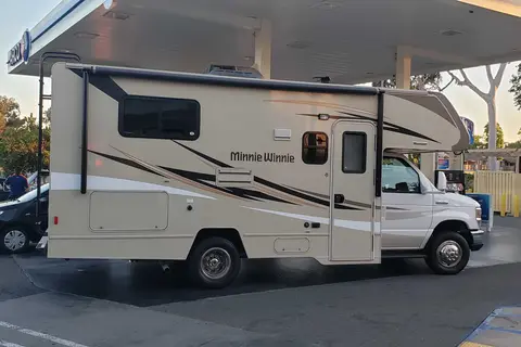 Arie's Winnebago Minnie Winnie 22 Ft Class C