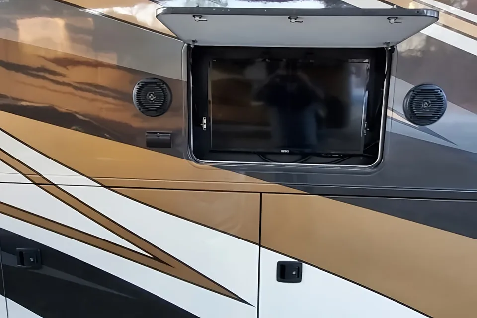Watchorn's Thor Motor Coach Miramar 34.4 Class A