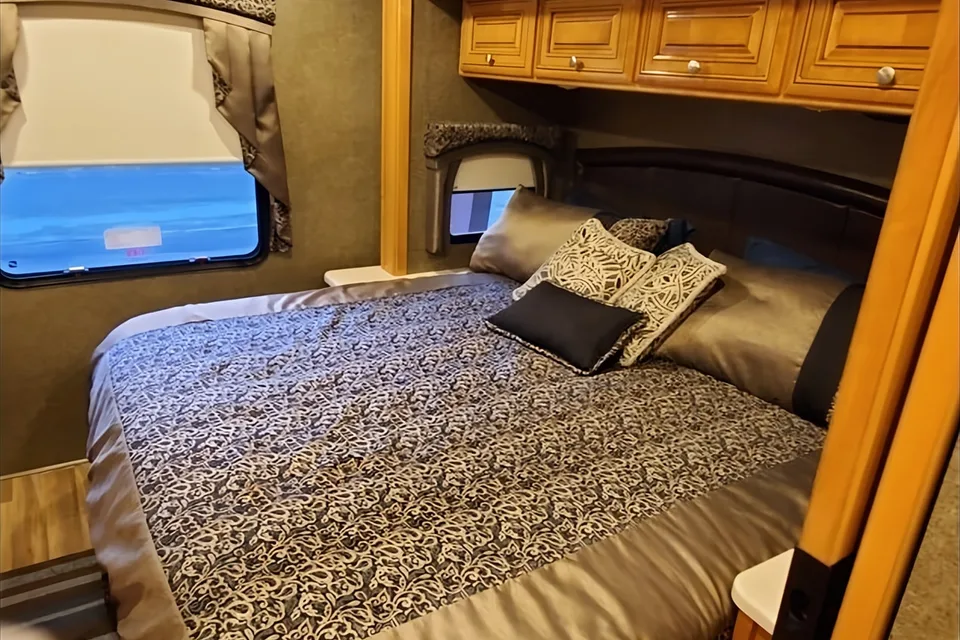 Watchorn's Thor Motor Coach Miramar 34.4 Class A