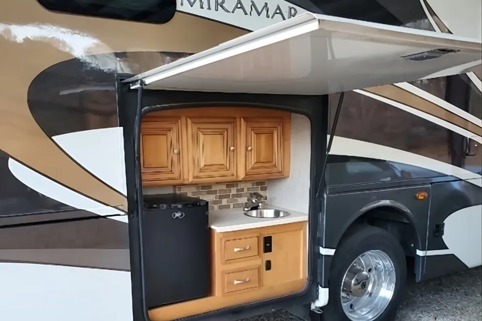 Watchorn's Thor Motor Coach Miramar 34.4 Class A