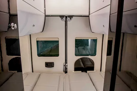 Luxury Class B National Regency Traveller TVL